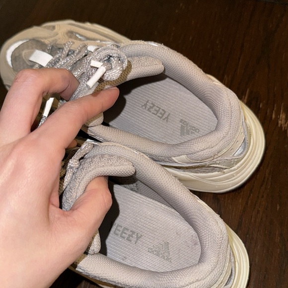 Yeezy 700 v2 cream - Picture 6 of 7